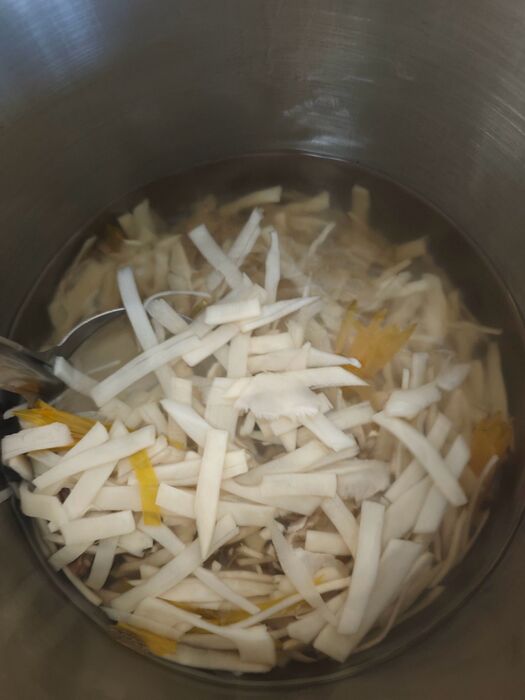 金針鮮筍湯