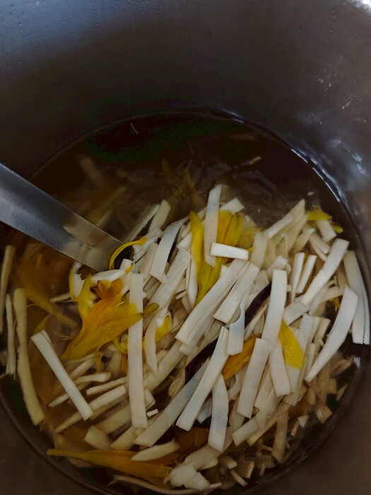 金針筍片湯