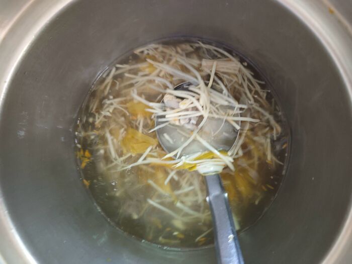 金針排骨湯