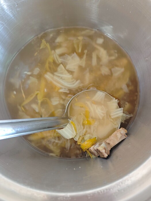 金針排骨湯圖片