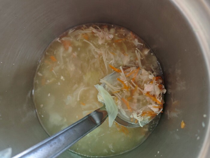針菇雞湯圖片